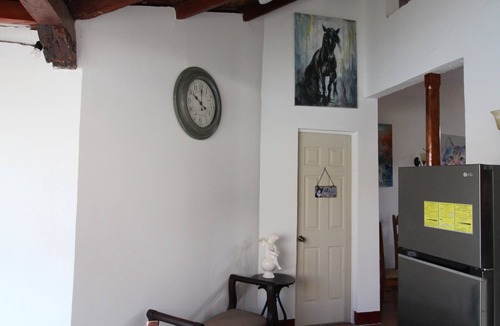 Granada House | Charmed by La Calzada Private home in the heart of Granada 2Br/AC/WiFi/Kitchen