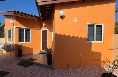 Moko Apartment | Charming 1-bedroom apartment in quaint Noord with WiFi, AC centralized .