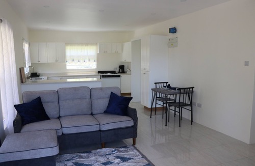 Calivigny House | Charming 1-bedroom apt with AC and WiFi in Clarkescourt Bay near to the Marina.