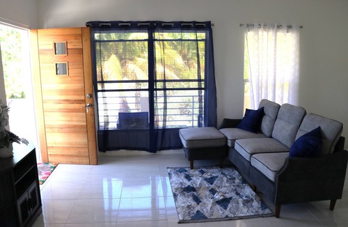 Calivigny House | Charming 1-bedroom apt with AC and WiFi in Clarkescourt Bay near to the Marina.
