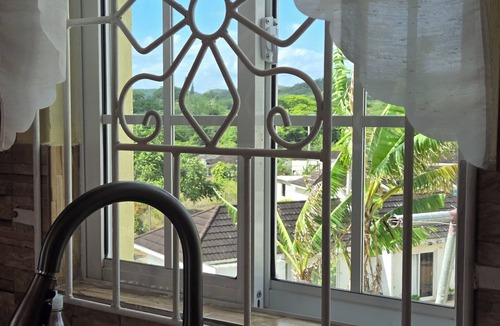 Falmouth House | Charming 1-bedroom house in Falmouth with WiFi, AC and 24/7 security.