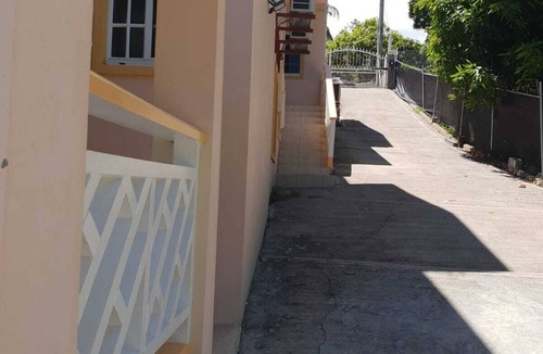 Lance aux Epines Apartment | Charming 2-bedroom 2 bathroom apartment with AC in upscale an area in St. George