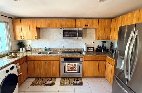 Orange Bay House | CHARMING 2 BEDROOM HOME: 3 BEDS, SLEEPS 1-5, 24hr SECURITY, PRIVATE POOL & BEACH
