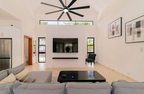 Playa Chiquita Villa | Charming 3-bedroom villa in wonderful Ocean Village with Pool & BBQ