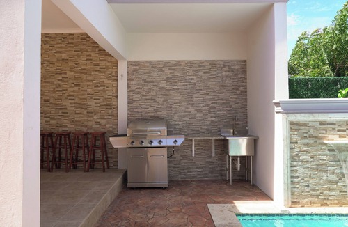Opal House | Charming 3-bedroom house with AC and WiFi in Noord