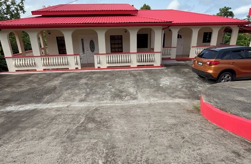 Choiseul Quarter House | Charming 3-bedroom villa with WiFi and AC in Union Vale