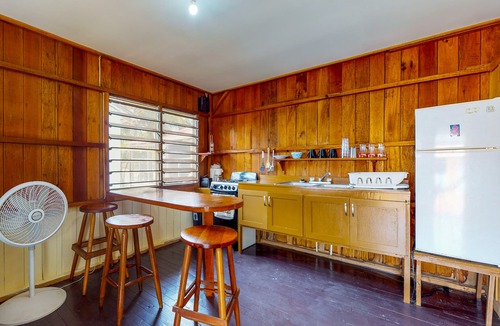 Placencia Cabin | Charming Cabana with a Large Screened-In Porch, Hammock & WiFi - Near the Beach