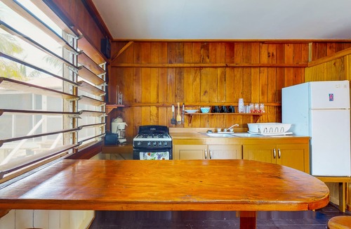 Placencia Cabin | Charming Cabana with a Large Screened-In Porch, Hammock & WiFi - Near the Beach