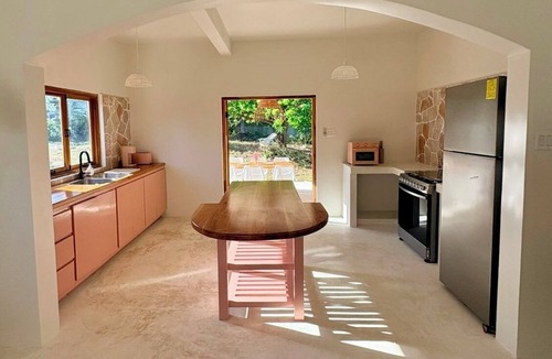 Treasure Beach Villa | Chic 2-bedroom villa with AC in Treasure Beach. 5 min walk to beach/restaurant