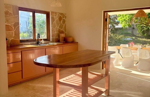 Treasure Beach Villa | Chic 2-bedroom villa with AC in Treasure Beach. 5 min walk to beach/restaurant