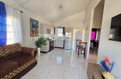 Portmore House | Chillax Portmore. Centrally located, beaches and restaurants close by.