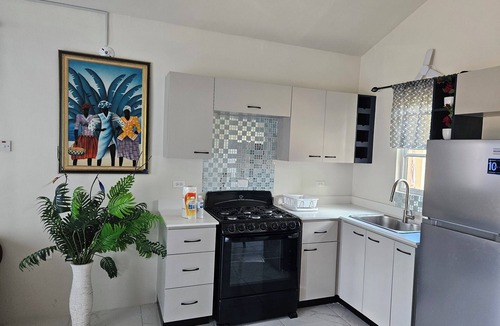 Portmore House | Chillax Portmore. Centrally located, beaches and restaurants close by.