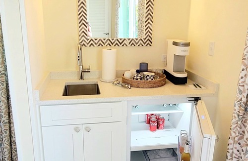 Dunmore Town Villa | Coconut Beach Bahamas- Sleeps 8, on the Pink Sand Beach, Relaxation Awaits!
