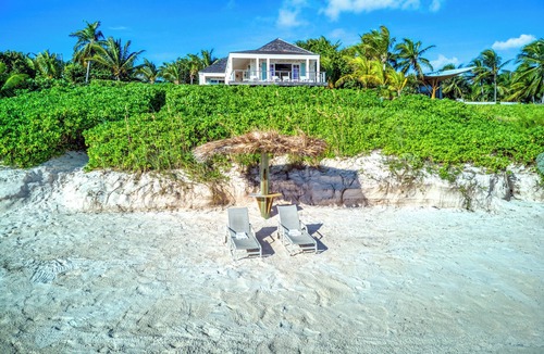 Dunmore Town Villa | Coconut Beach Bahamas- Sleeps 8, on the Pink Sand Beach, Relaxation Awaits!