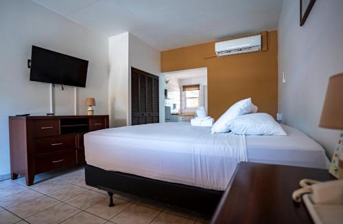 Palm Beach Hotel | Coconut Inn