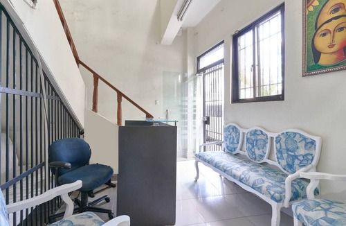 San Anton Hotel | Colonial Oasis: Stylish Retreat with Free WiFi and Invigorating Hot Water