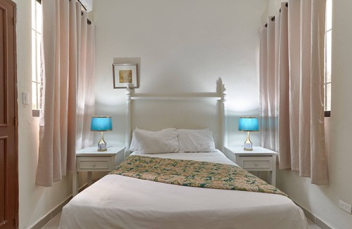 San Anton Hotel | Colonial Oasis: Stylish Retreat with Free WiFi and Invigorating Hot Water