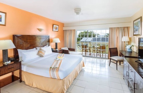 Rodney Bay Hotel | Comfort and Relaxation! Kitchen, Outdoor Pool, Close to Reduit Football Field!