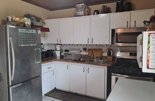 Nassau House | Comfort at Sandra's Garden Estate with air condition and wifi