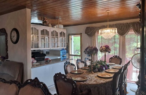 Nassau House | Comfort at Sandra's Garden Estate with air condition and wifi