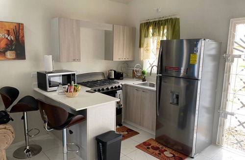 Portmore House | Comfortable cozy two bedrooms with water heater and air conditioneuse