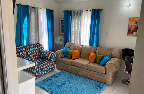 Portmore House | Comfortable cozy two bedrooms with water heater and air conditioneuse