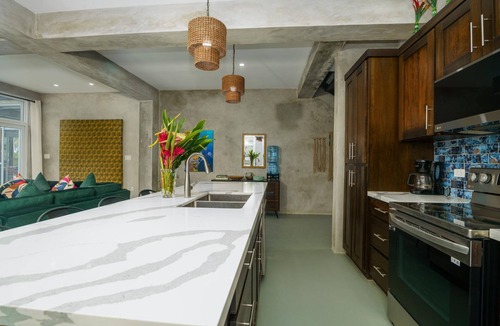 Placencia Apartment | Conmigos 6 Bedroom Beachfront Villa