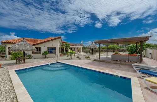 Ayo House | Connect with nature while you relax with an amazing sunset view.