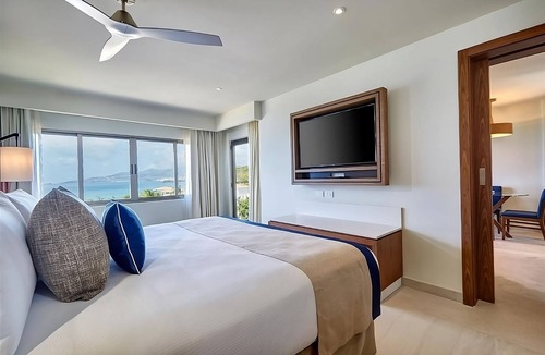 Morne Rouge House | Convenient Stay, Superb Location! Outdoor Swimming Pool, Beachfront Property!