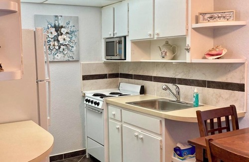 Yeoman Wood Apartment | Coral Beach Retreat. Garden view. Steps from pool & beach. 1 mile to Port Lucaya