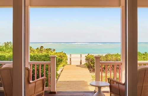 Dunmore Town Hotel | Coral Sands Inn & Cottages