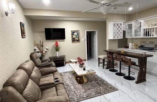 Saint Andrew Apartment | Cozy 1-bedroom apartment in lovely Kingston 19 with AC