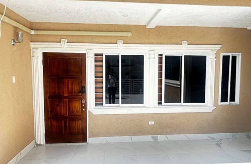 Saint Andrew Apartment | Cozy 1-bedroom apartment in lovely Kingston 19 with AC