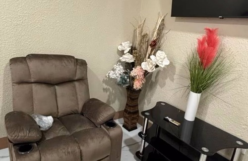 Saint Andrew Apartment | Cozy 1-bedroom apartment in lovely Kingston 19 with AC