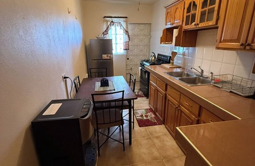 Gordon Town Apartment | Cozy 1-bedroom apartment in peaceful Bull Bay with AC
