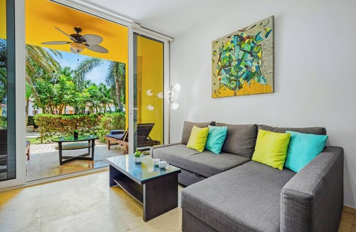 Boegoeroei Condo | Cozy 1BR/1BA Isla Bonita Getaway Pool&BBQ