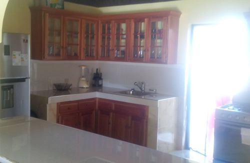 Discovery Bay House | Cozy 2 bdrm 2bthrm house, walking distance from beach, grocery, and restaurants.