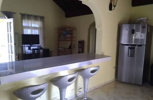 Discovery Bay House | Cozy 2 bdrm 2bthrm house, walking distance from beach, grocery, and restaurants.