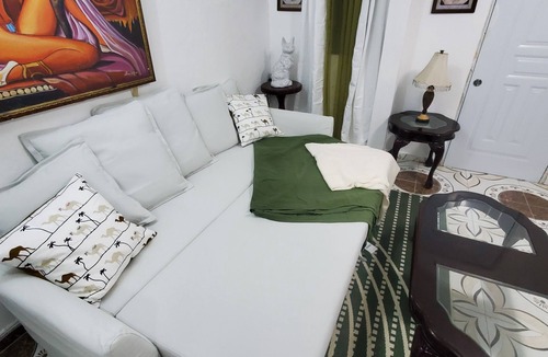 Villa Mella Apartment | Cozy 2 bedroom apt 5 min to subway | Hot water!