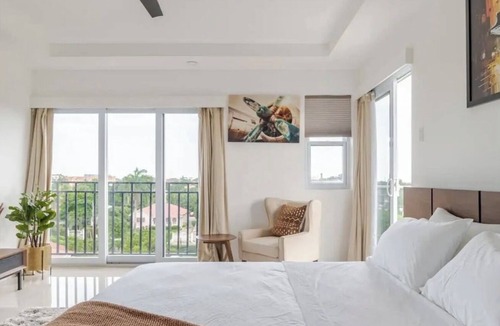 Barbican Apartment | Cozy 2-bedroom apartment in beautiful Kingston with AC and gym