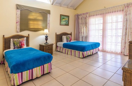 Lowlands Condo | Cozy 2-bedroom condo in tranquil Lowlands with AC