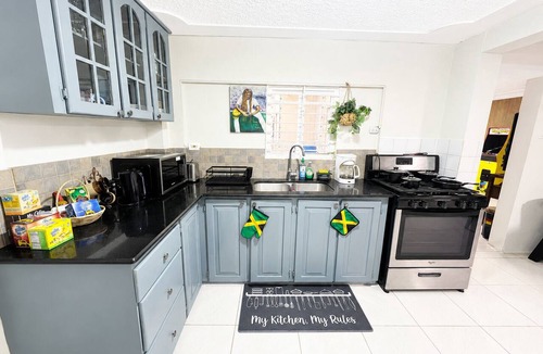 Saint Andrew Cottage | Cozy 2-bedroom cottage in the peaceful hills of Kingston with AC