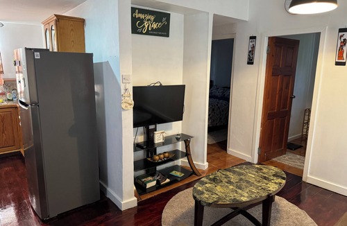 Crochu House | Cozy 2-bedroom house among the trees With WiFi and AC, Close to a Beach