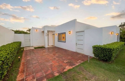 Playa Chiquita House | Cozy 2BR Villa in Ocean Village