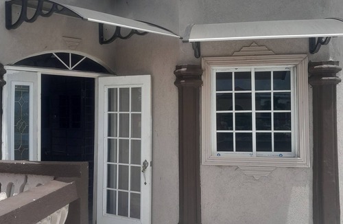 Portmore Apartment | Cozy 3-bedroom apartment in welcoming Portmore with WiFi, AC
