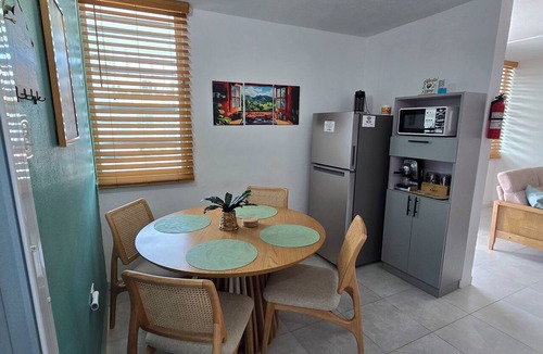 Palmas House | Cozy 3BR house with AC Parking Patio Centric Location Casa Jeyri
