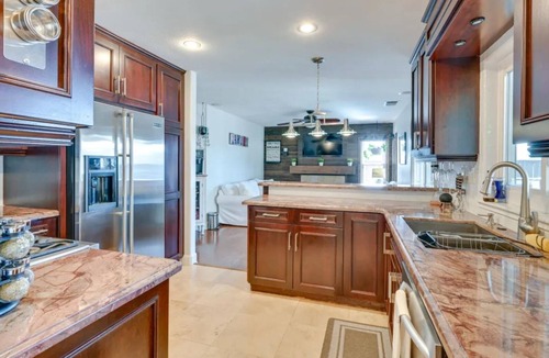 San Ysidro House | Cozy and quiet 6-bedroom retreat close to outlet mall shopping and more!