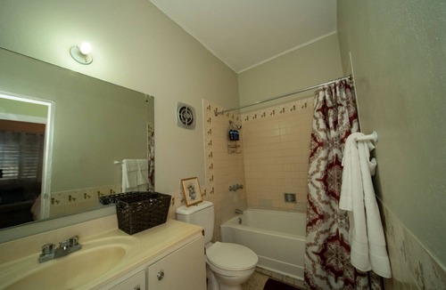 Eden Gardens Apartment | Cozy Apartment with WIFI and mountain views