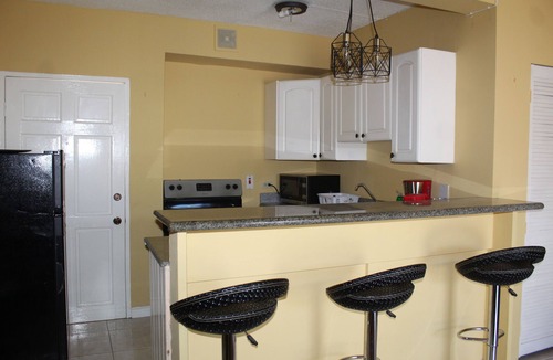Eastwood Park House | Cozy Deluxe 2BR Condo New Kingston