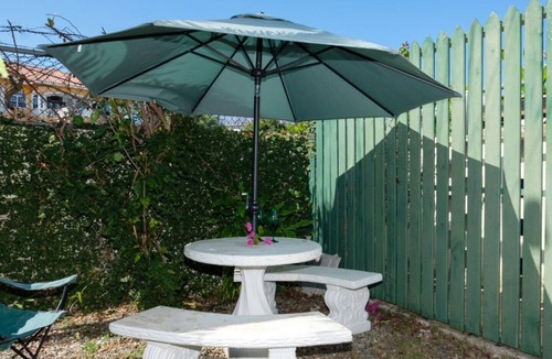 Tower Isle Apartment | Cozy Poolside studio apartment (1 Bedroom - Pool Suite)